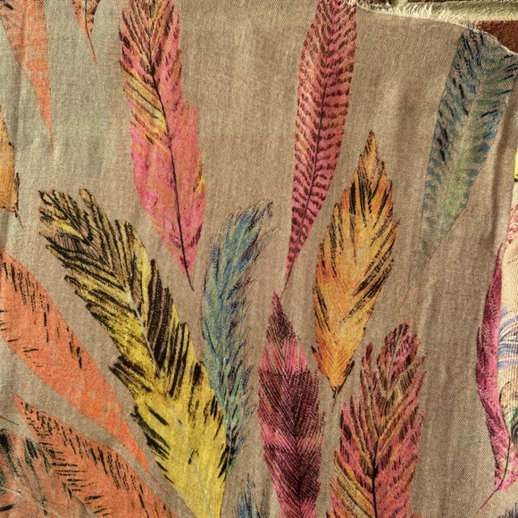 •Codello Germany Feathers Print Oversized Shawl Blanket Light Scarf 43”x72”NWOT - Picture 13 of 14